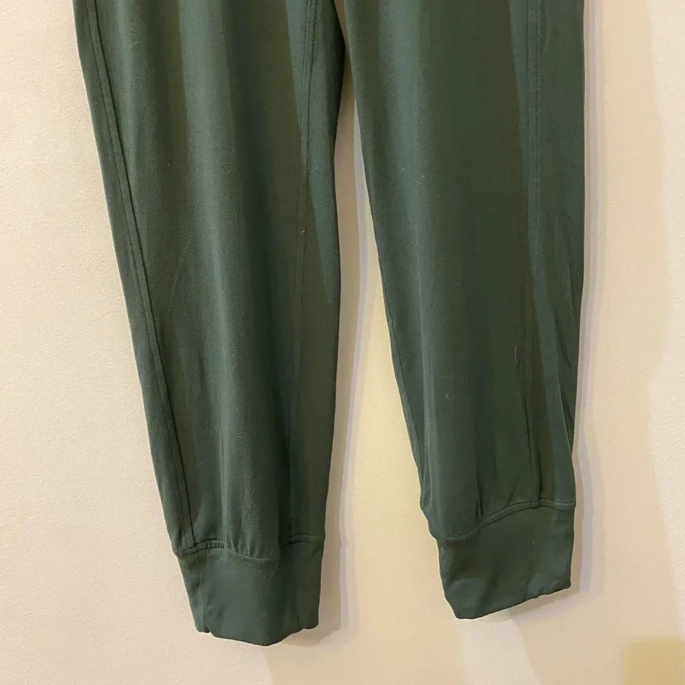 lululemon athletica sleek dark